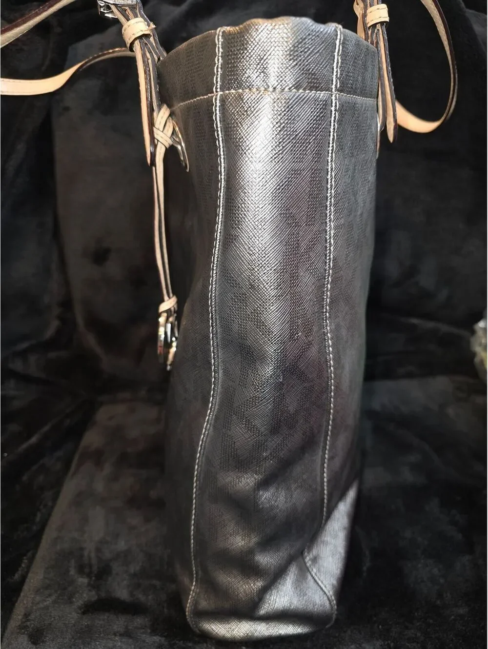 112. Michael Kors North South Jet Set (Metallic Silver)